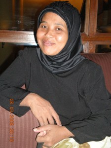 Teman bernyanyi Suriram...