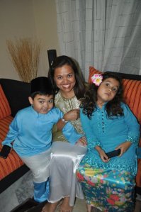 Although the Mommy in this picture will grow old rich, her Monchies would still get her a good car and a handsome driver.